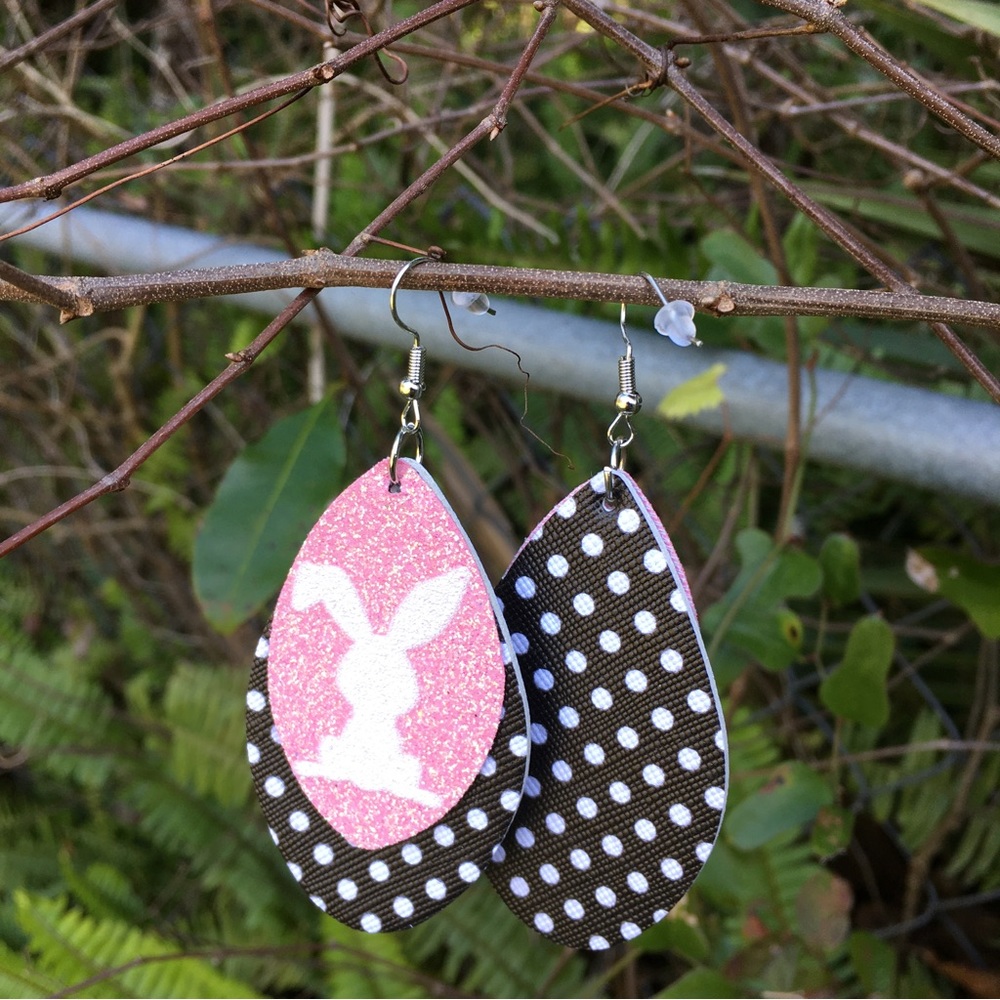 2 Sets Earrings Easter wood and faux leather